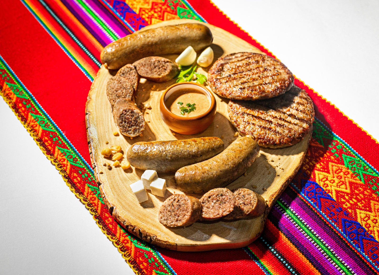 En el Día Nacional del Cuy presentan hamburguesas, chorizos y nuggets de carne de cuy en el Caxacuy 2023, en Cajamarca.