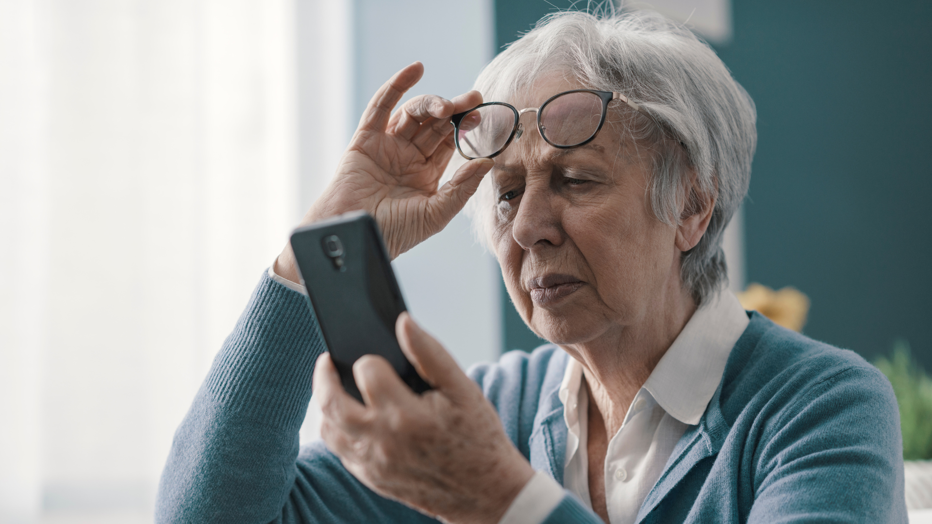 Día Mundial de la Visión: 1 de cada 3 caídas en adultos mayores se debe a problemas oculares