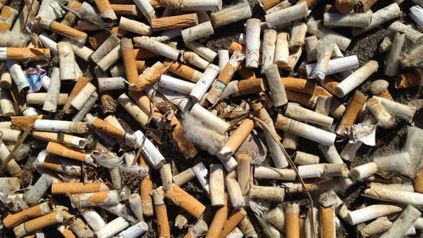 El contaminante número uno de los océanos son las colillas de cigarrillos, según Ocean Conservancy