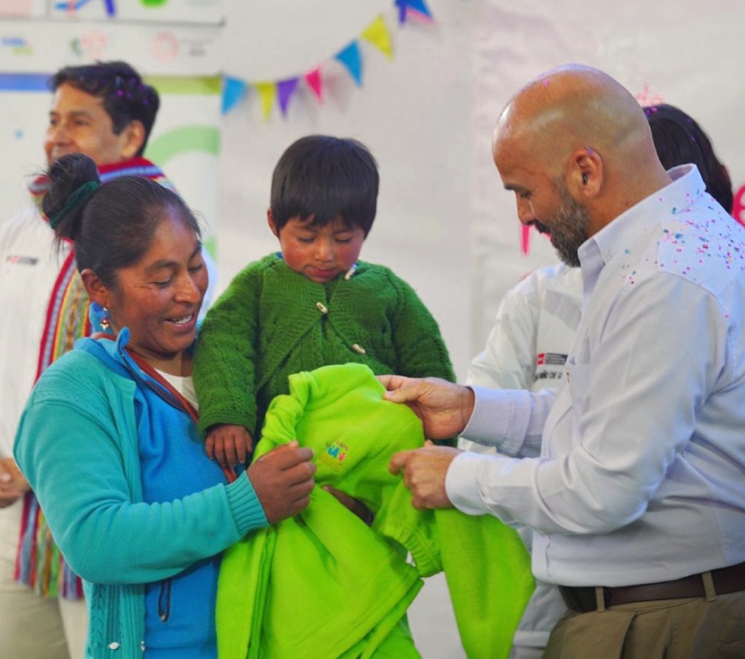 Cuna Más cumple con primera infancia vulnerable y entrega el 100% de kits de abrigo frente a heladas y friaje