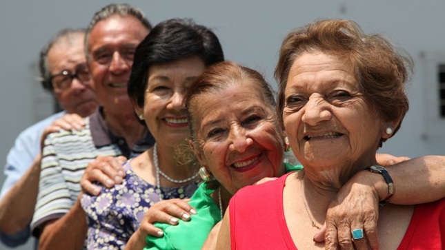 Día Internacional de las Personas de Edad: Iniciativas de reinserción para adultos mayores
