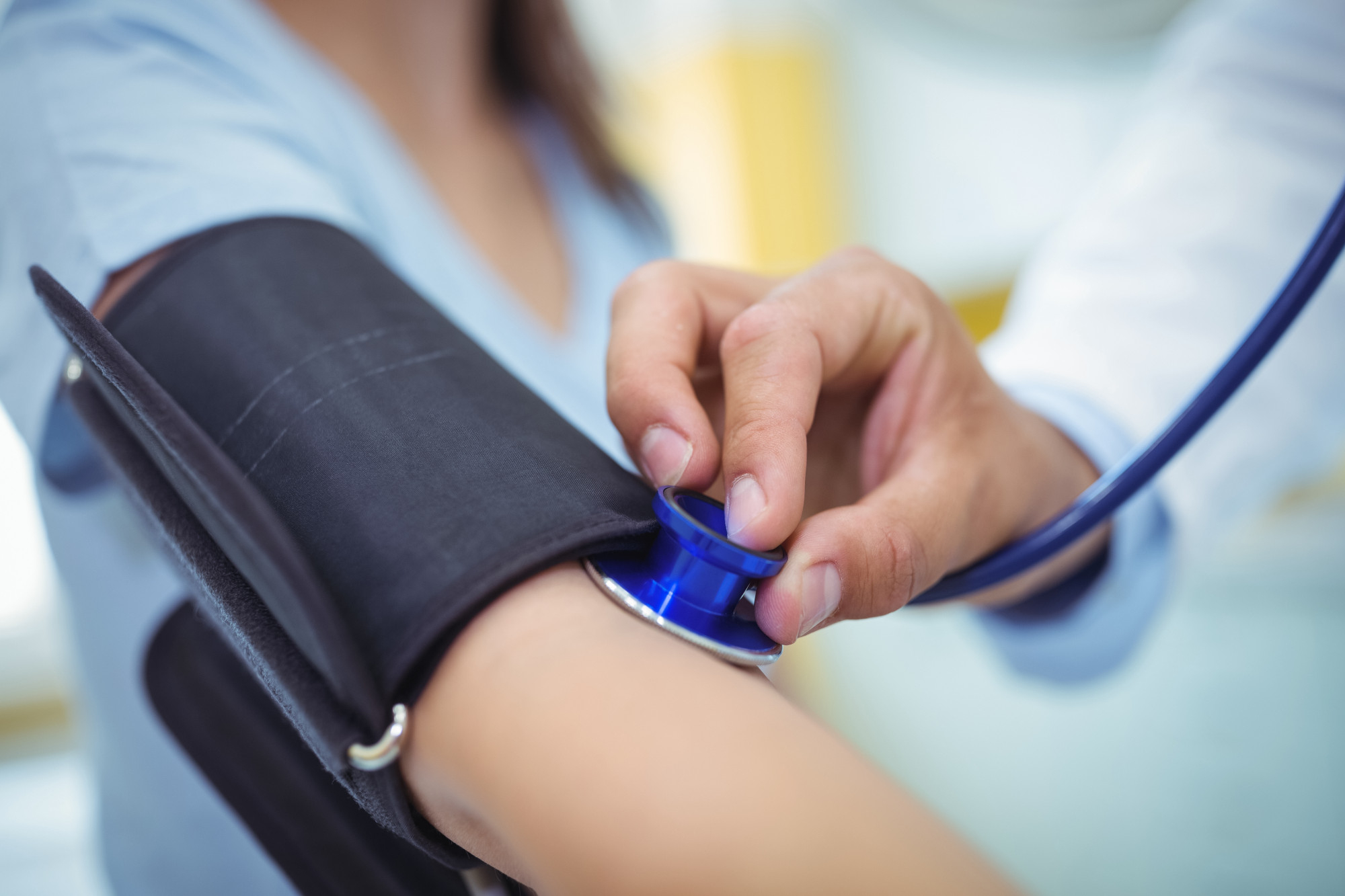 ¿Por qué hay pacientes que no pueden controlar su hipertensión ni con medicamentos? Un especialista explica
