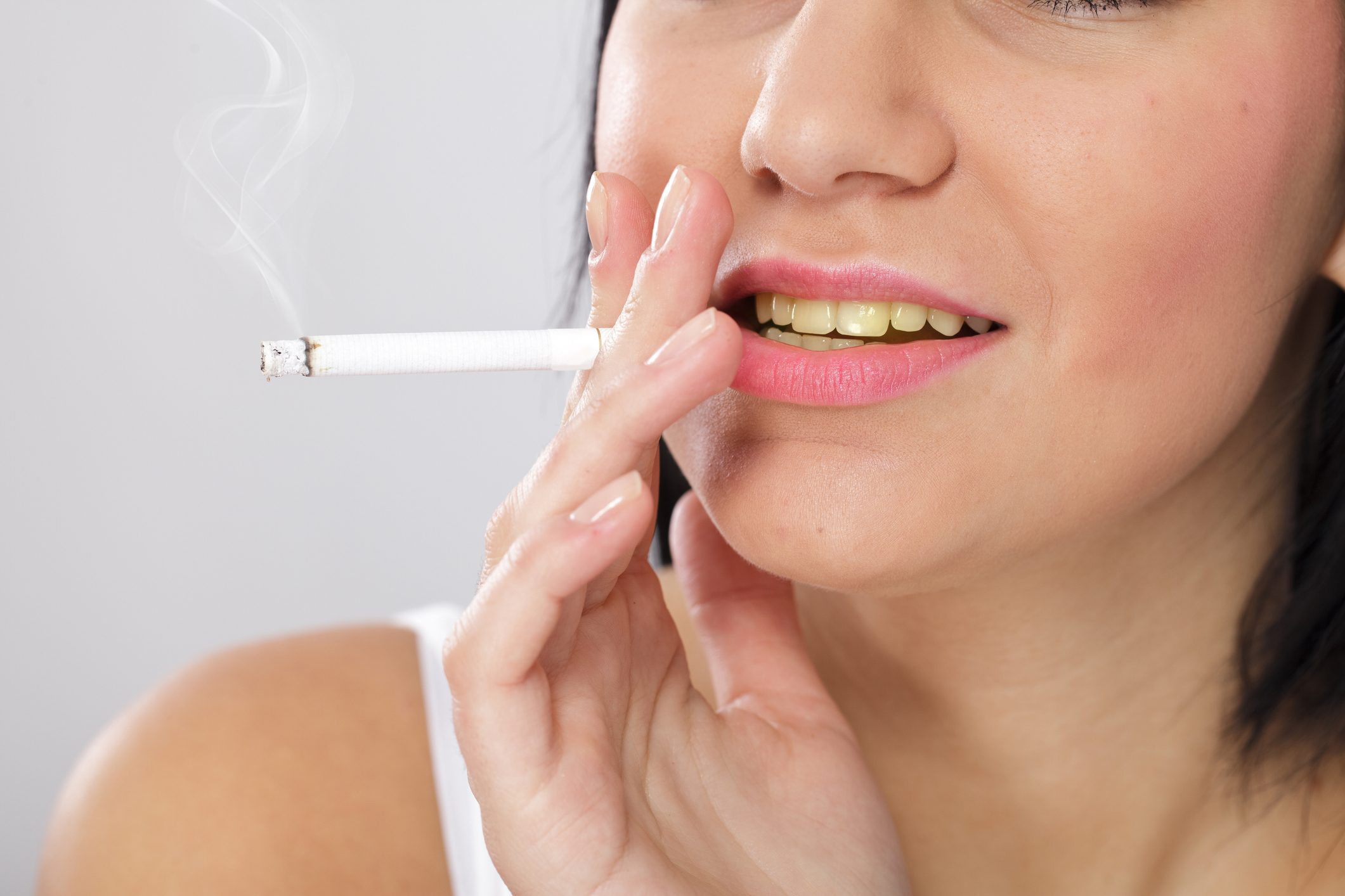 Día Mundial Sin Tabaco: ¿Cómo afecta el tabaquismo a la salud bucal?