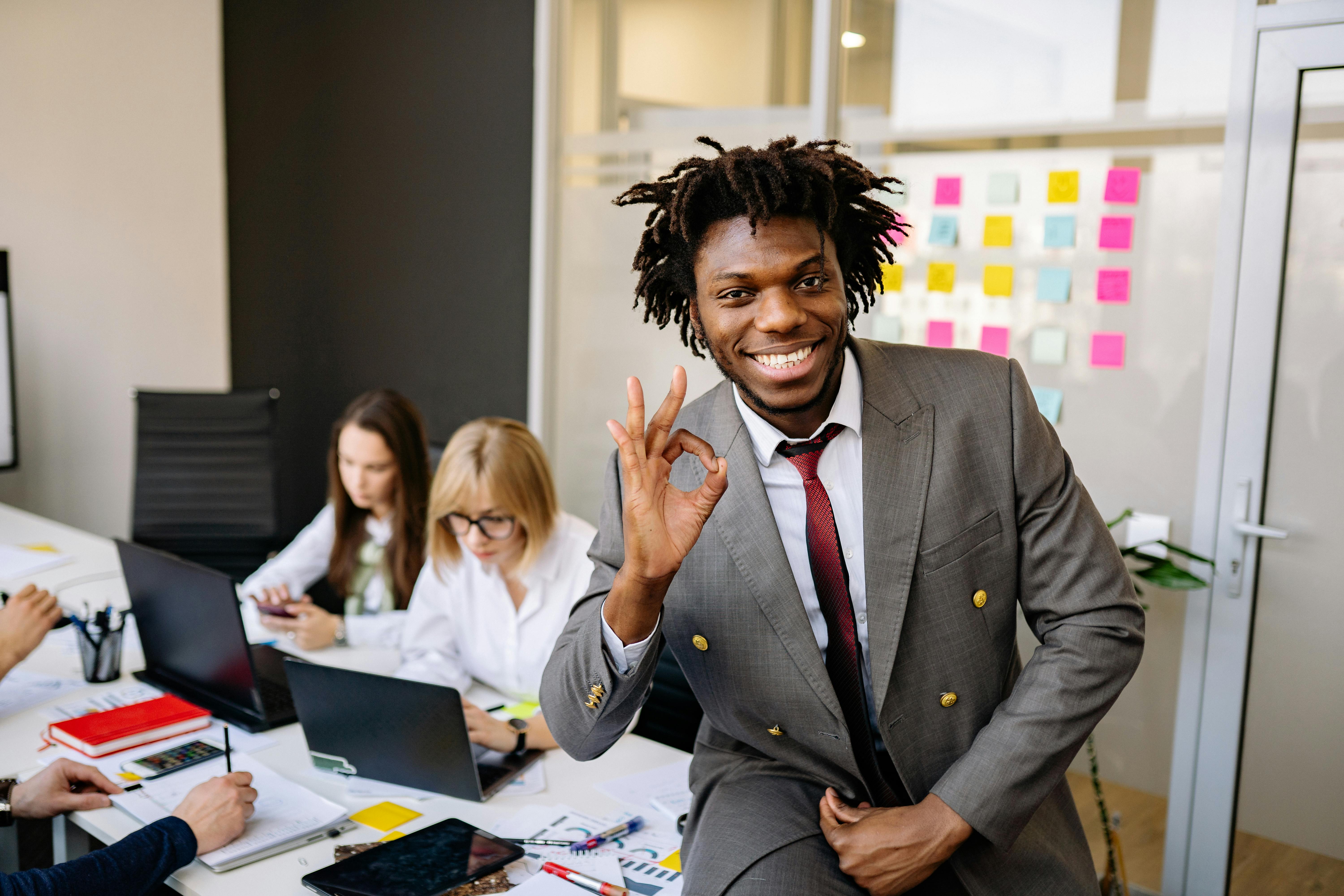 Cinco claves para construir un entorno laboral más seguro y saludable