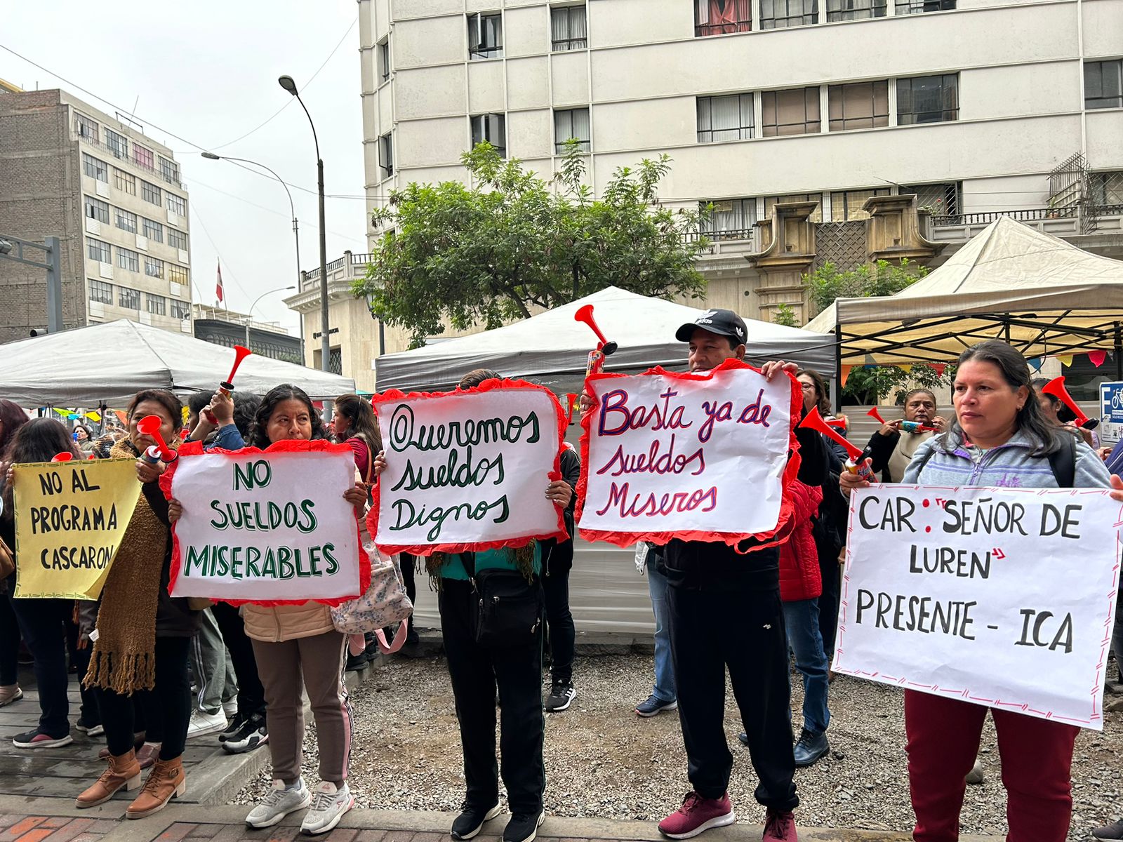 TRABAJADORES DEL INABIF PROTESTARON POR MALTRATO DEL MIMP