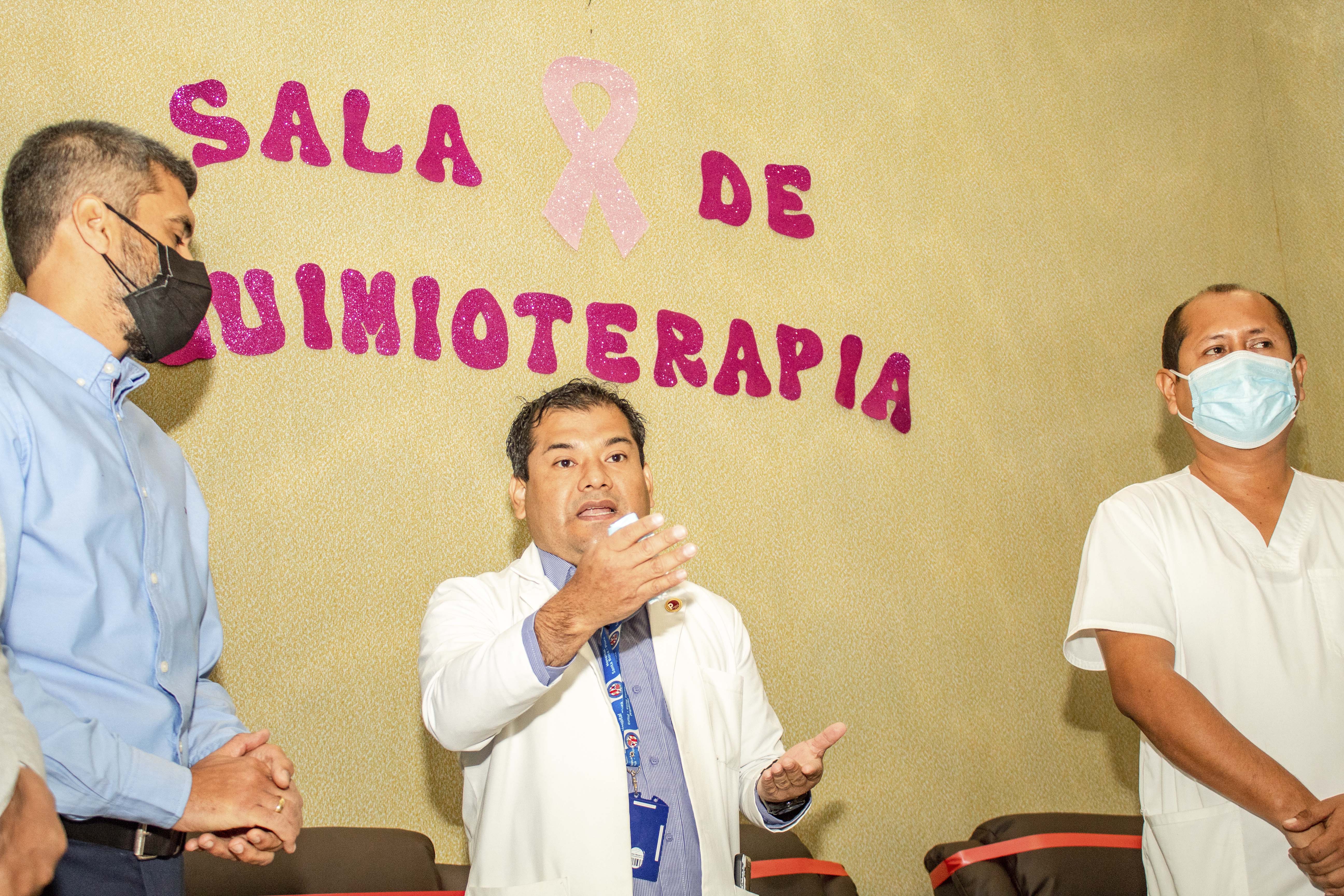 Hospital Santa Rosa recibe donación de sillones de quimioterapia para que más mujeres accedan a tratamiento de cáncer de mama
