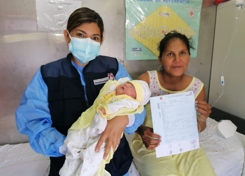 Loreto: Madre de pueblo kichwa da a luz por primera vez a bordo del BAP Yahuas durante segunda campaña de acción social