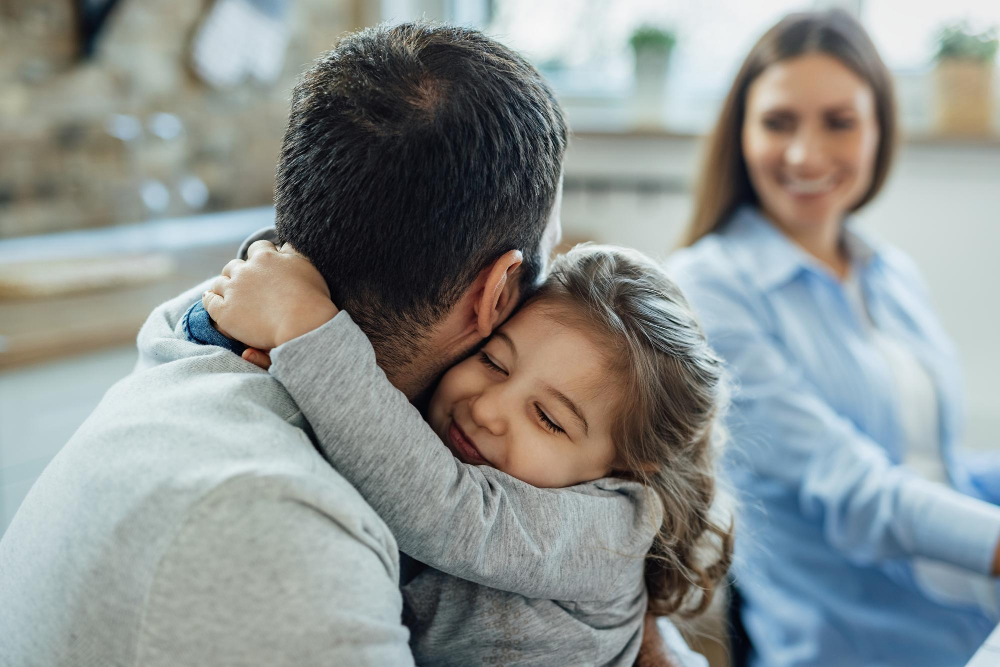 ¿Por qué los abrazos son esenciales durante la crianza en la primera infancia? 4 razones sobre la importancia de este acto