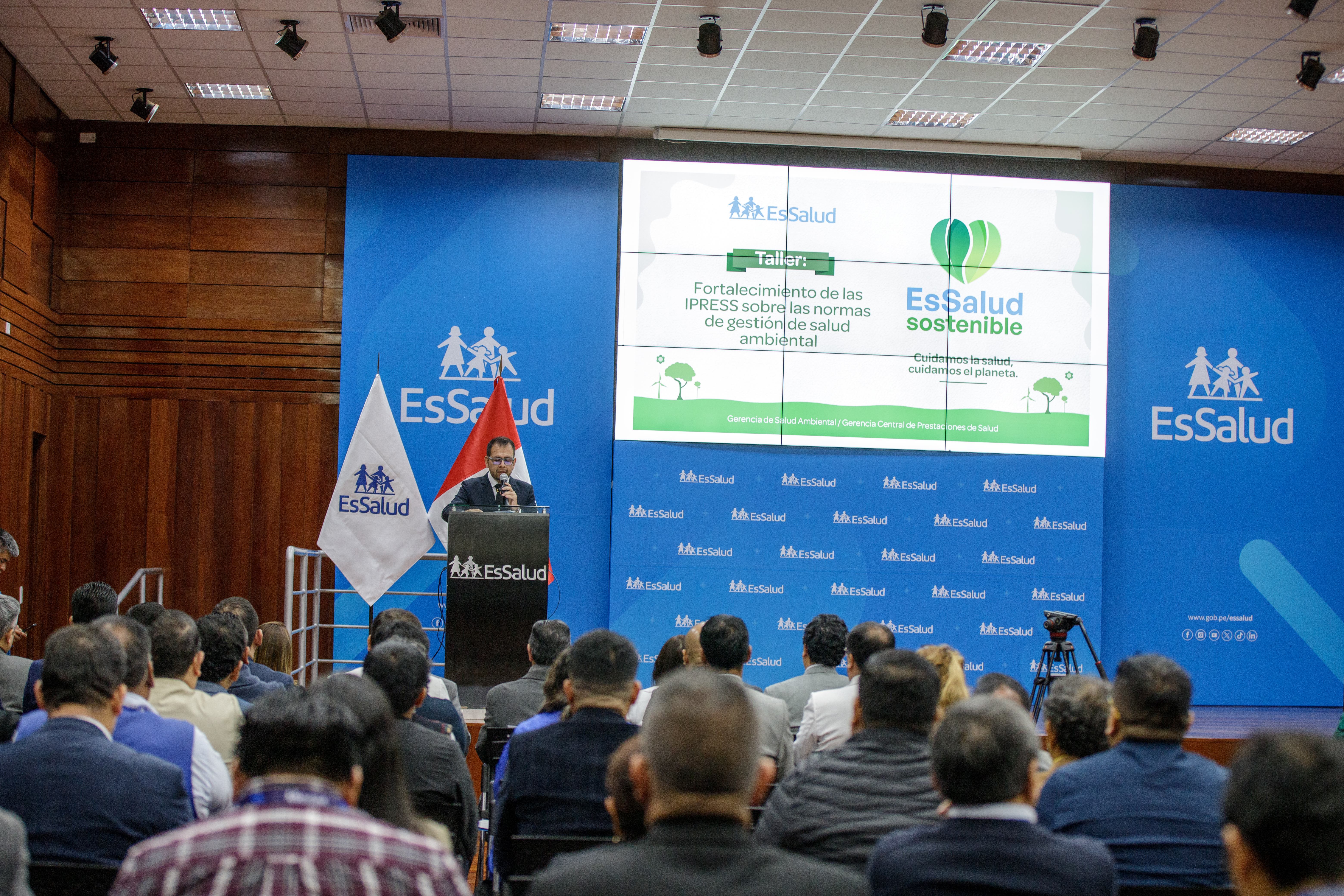 EsSalud fortalece política de salud ambiental para mejorar los servicios de salud y la eficiencia institucional. 