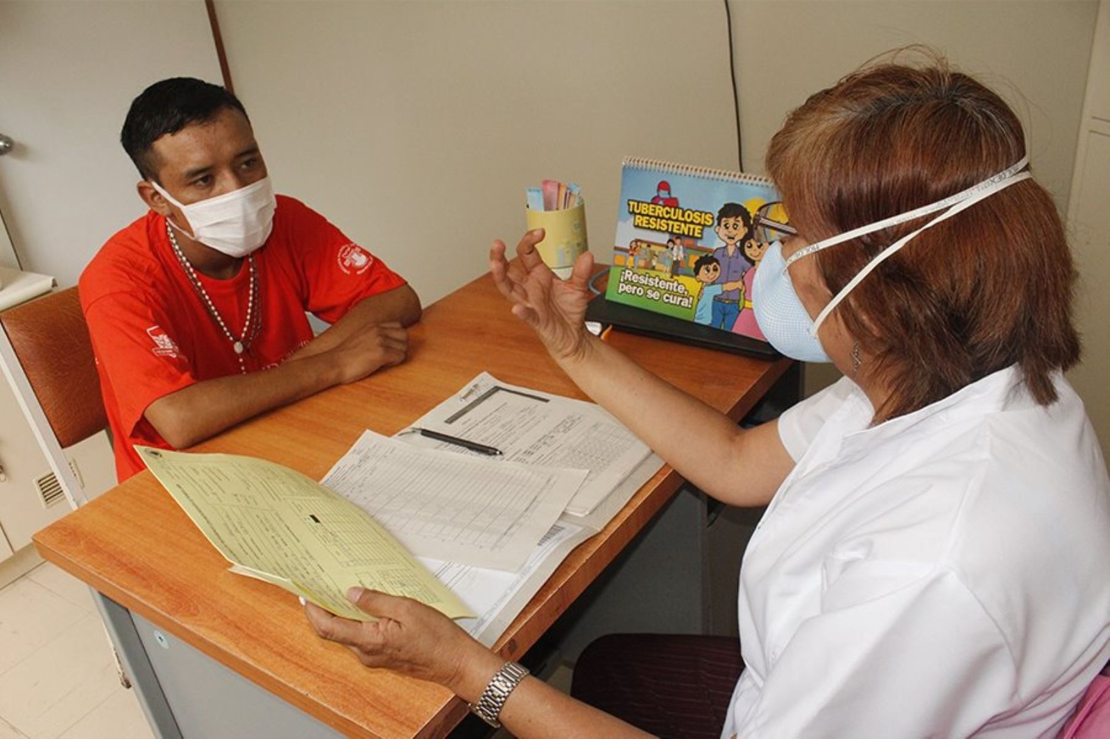 Pacientes con Tuberculosis en el Perú reciben alimentos insuficientes por parte del Estado, perjudicando su recuperación.