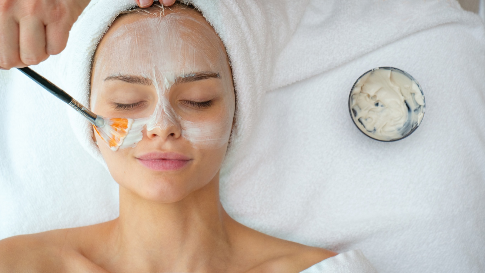 LIMPIEZA FACIAL PROFESIONAL: ¿CUÁLES SON SUS BENEFICIOS?