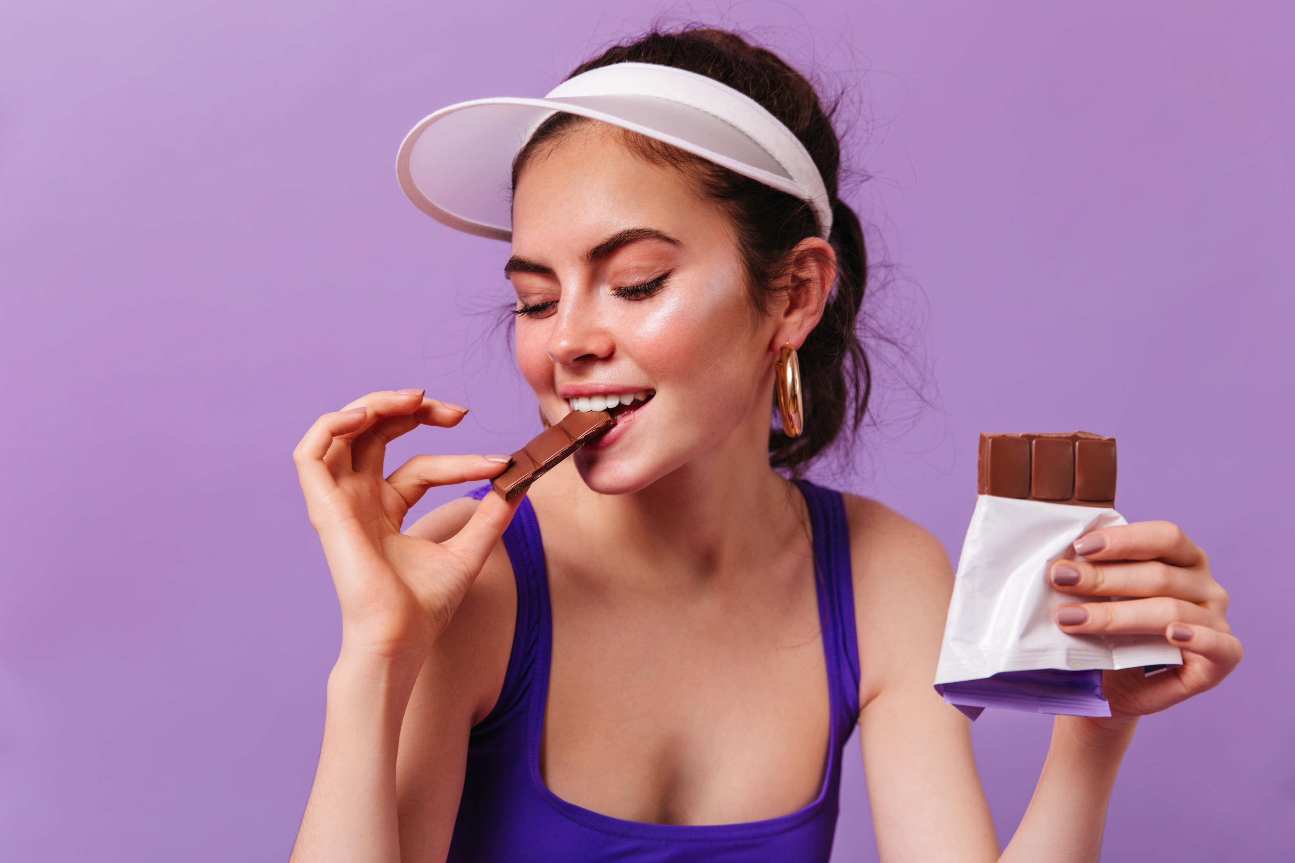 ¿Antojo de chocolate durante la regla?: Conoce qué pasa en tu cuerpo