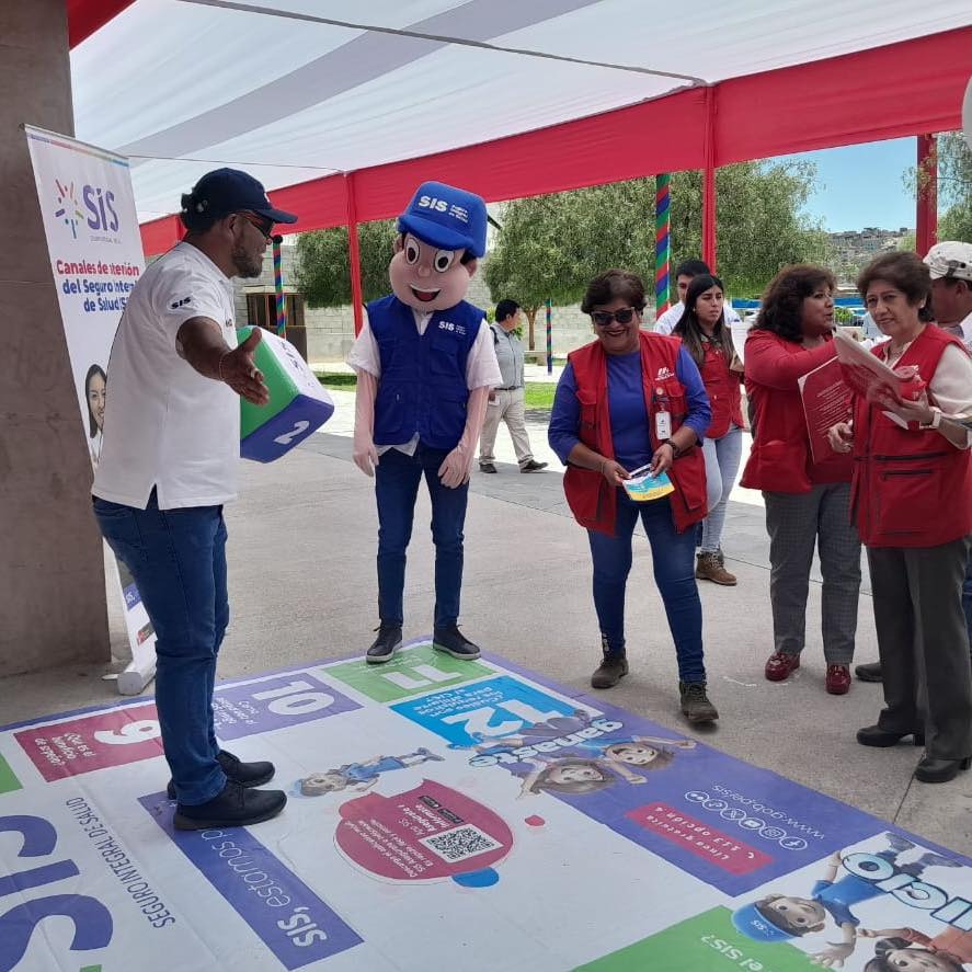 Minsa: Zona SIS benefició a más de 250 jóvenes en feria organizada por el Gobierno Regional