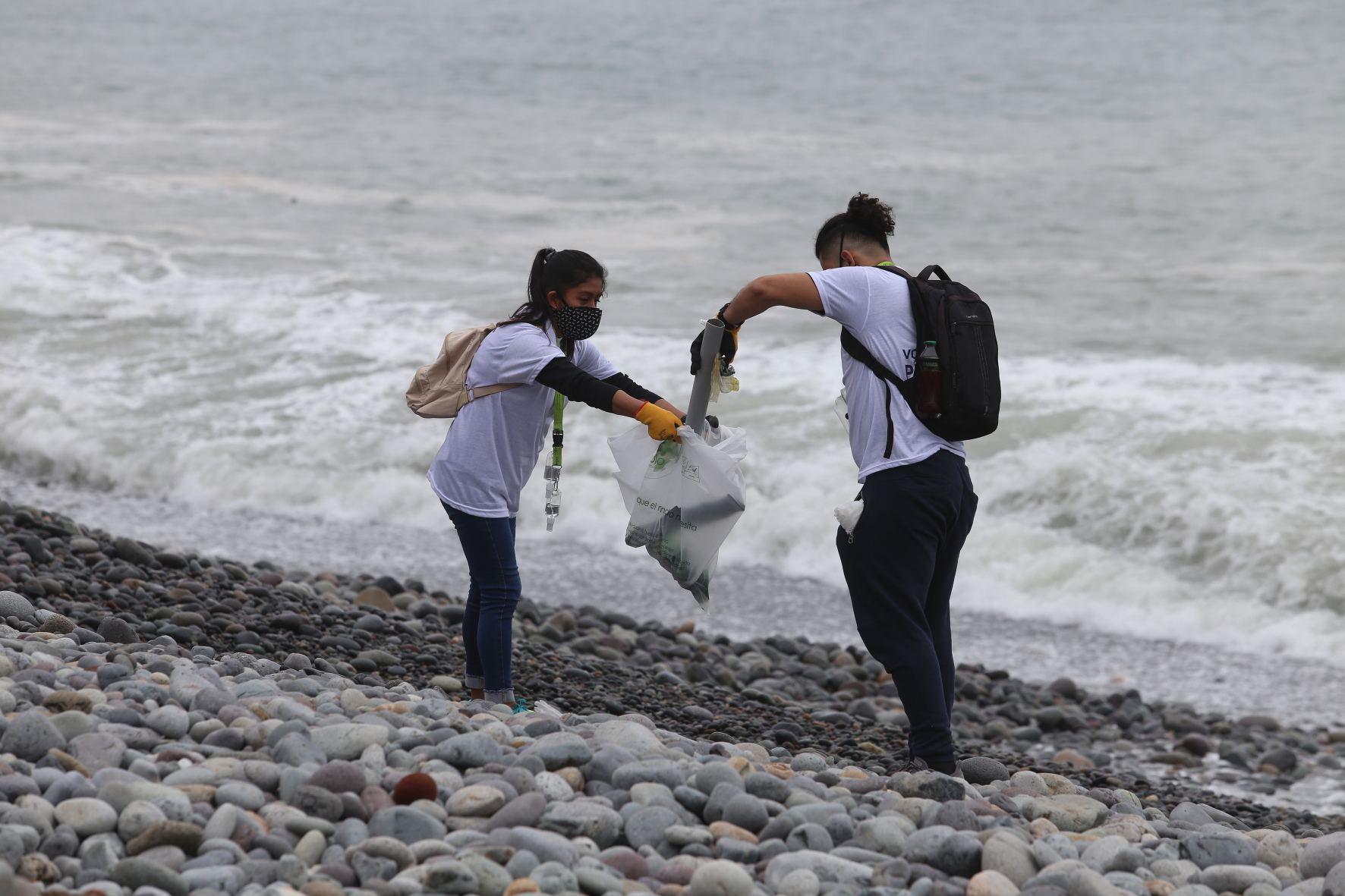 Voluntarios recogen y reciclan 140 kilos de basura en playas de Miraflores