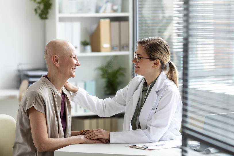 ¿Cómo apoyar a un adulto mayor con cáncer?