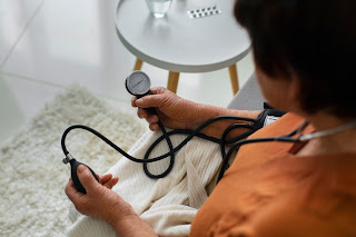 Presión alta y visión: cómo la hipertensión puede dañar la retina y acelerar la degeneración macular