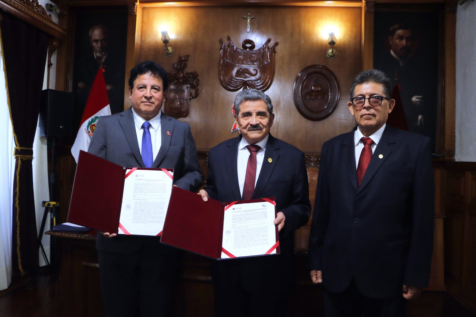 El Instituto Peruano de Energía Nuclear y la Universidad Nacional de San Agustín de Arequipa firman convenio para fortalecer la Red de Laboratorios Nucleares.