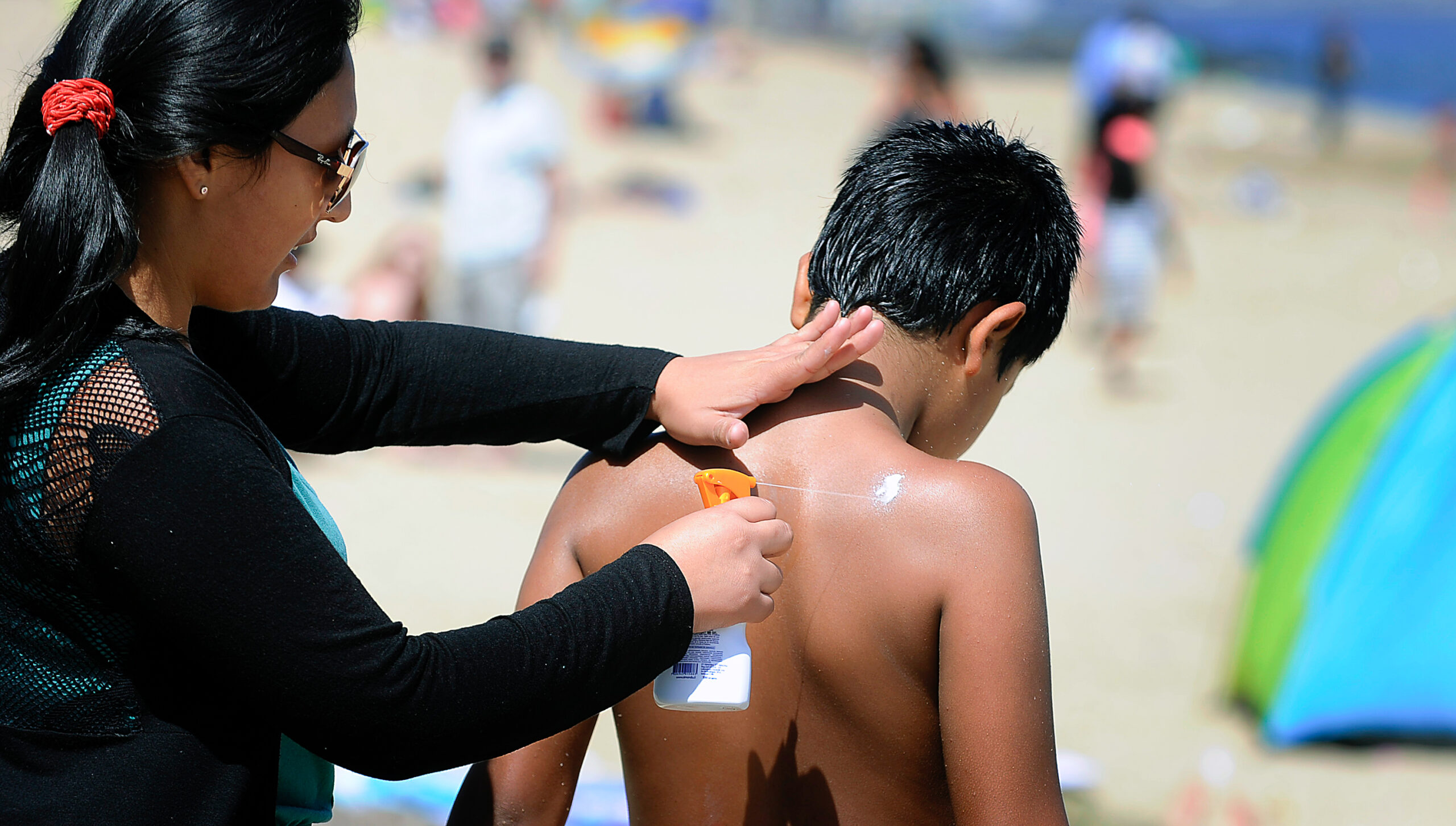 ¡ATENCIÓN PADRES! ENTÉRATE CÓMO PROTEGER A LOS NIÑOS DE LAS QUEMADURAS SOLARES Y CÓMO DETECTAR LOS PRIMEROS SÍNTOMAS