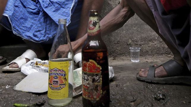 CONSUMIR ALCOHOL ADULTERADO PUEDE OCASIONAR CEGUERA Y MUERTE