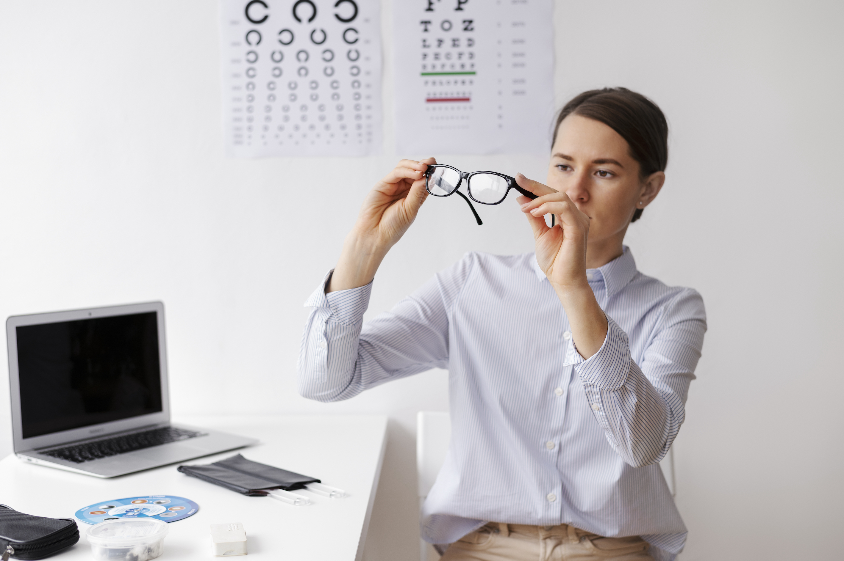 ¿Te resulta difícil dejar los lentes? Descubre los beneficios de la Cirugía Refractiva