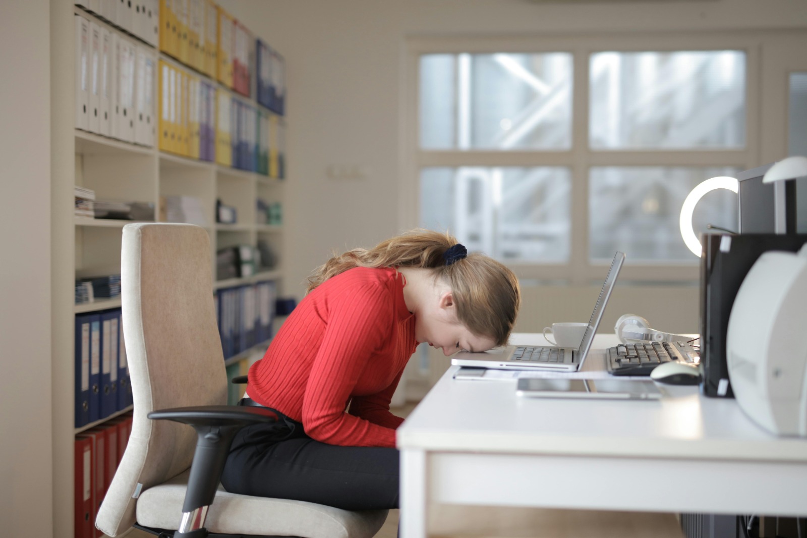 Más allá del estrés: ¿Cómo afrontar los cambios hormonales y la fatiga después de los 30?
