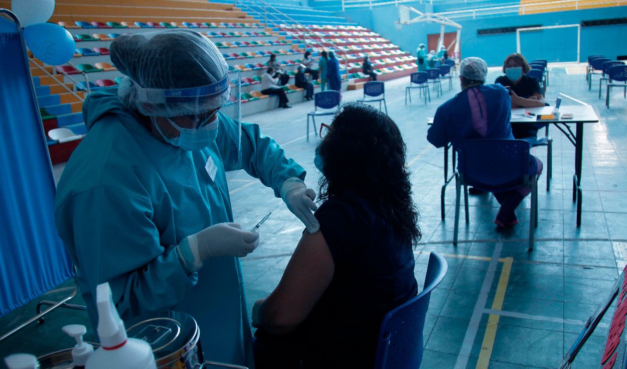 Vacunación de pacientes oncológicos y con VIH inicia este sábado 19, confirmó Ugarte  