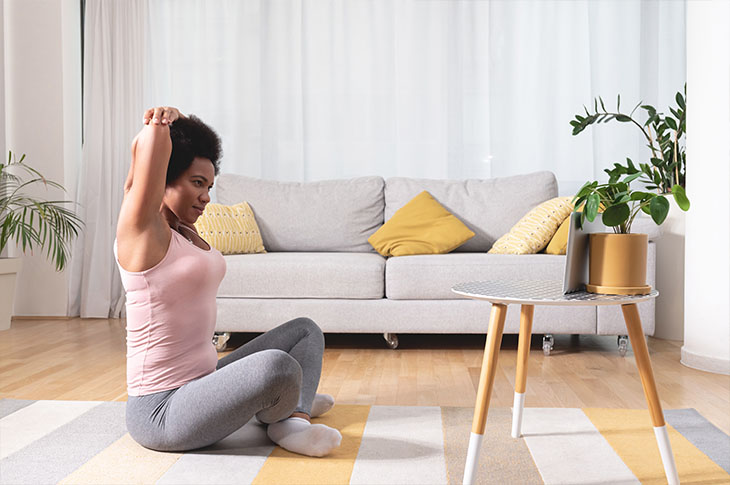 5 ejercicios adecuados que Fitbit comparte para manejar los desequilibrios musculares