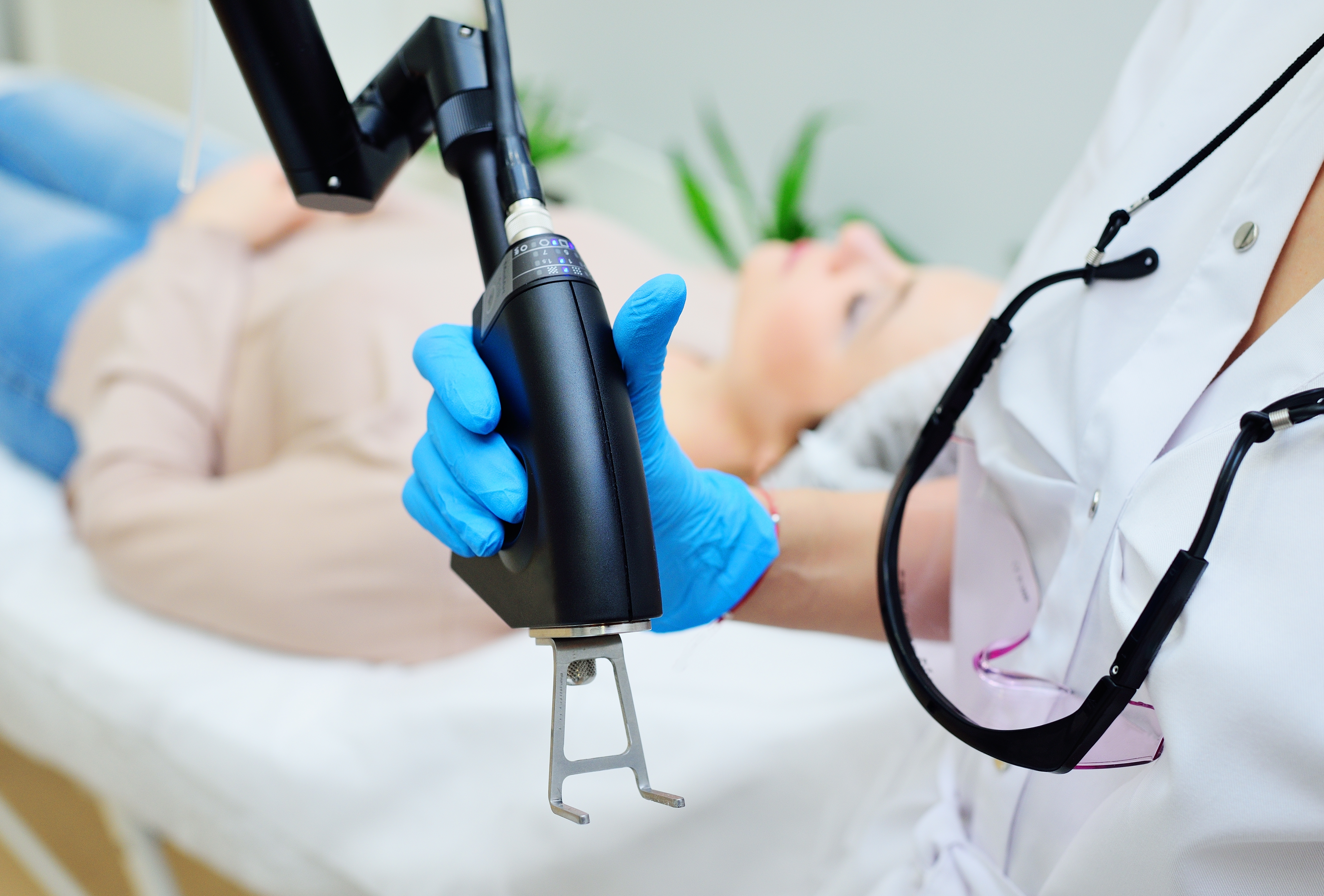 Conoce los beneficios y diferencias del láser ablativo y no ablativo en el rejuvenecimiento facial