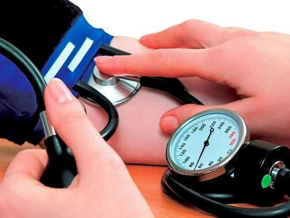 Especialista alerta incremento de casos de hipertensión en jóvenes en el Perú