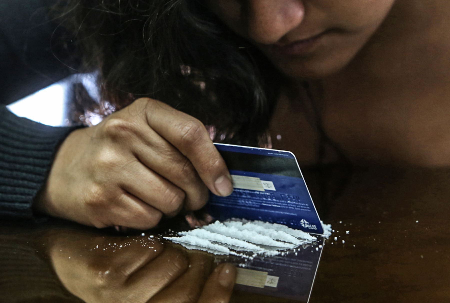 Por qué las mujeres se “enganchan” más fácilmente a la cocaína